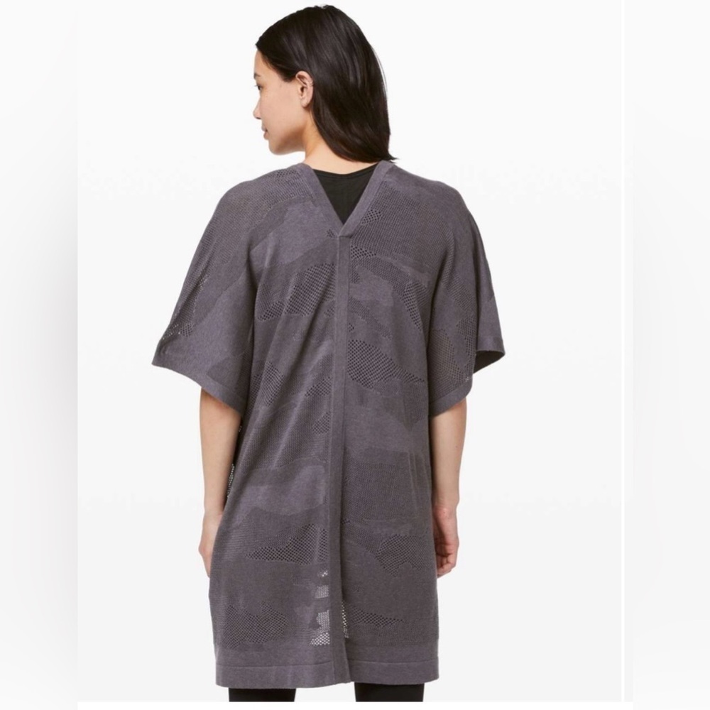 Lululemon: Women’s Find Your Light Wrap- One Size - Picture 3 of 10